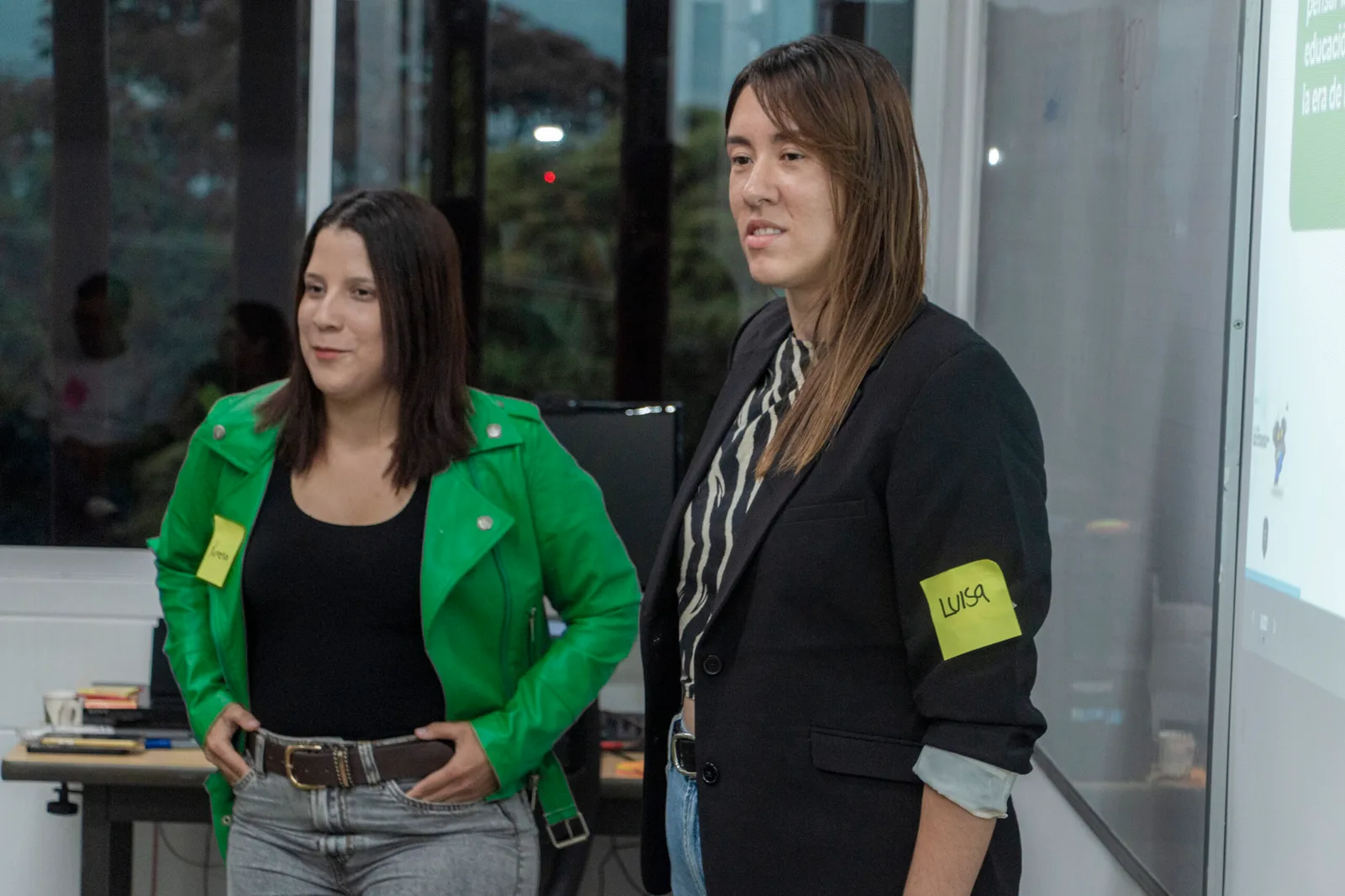 Equipo de empresa en un taller de IA de PorContar